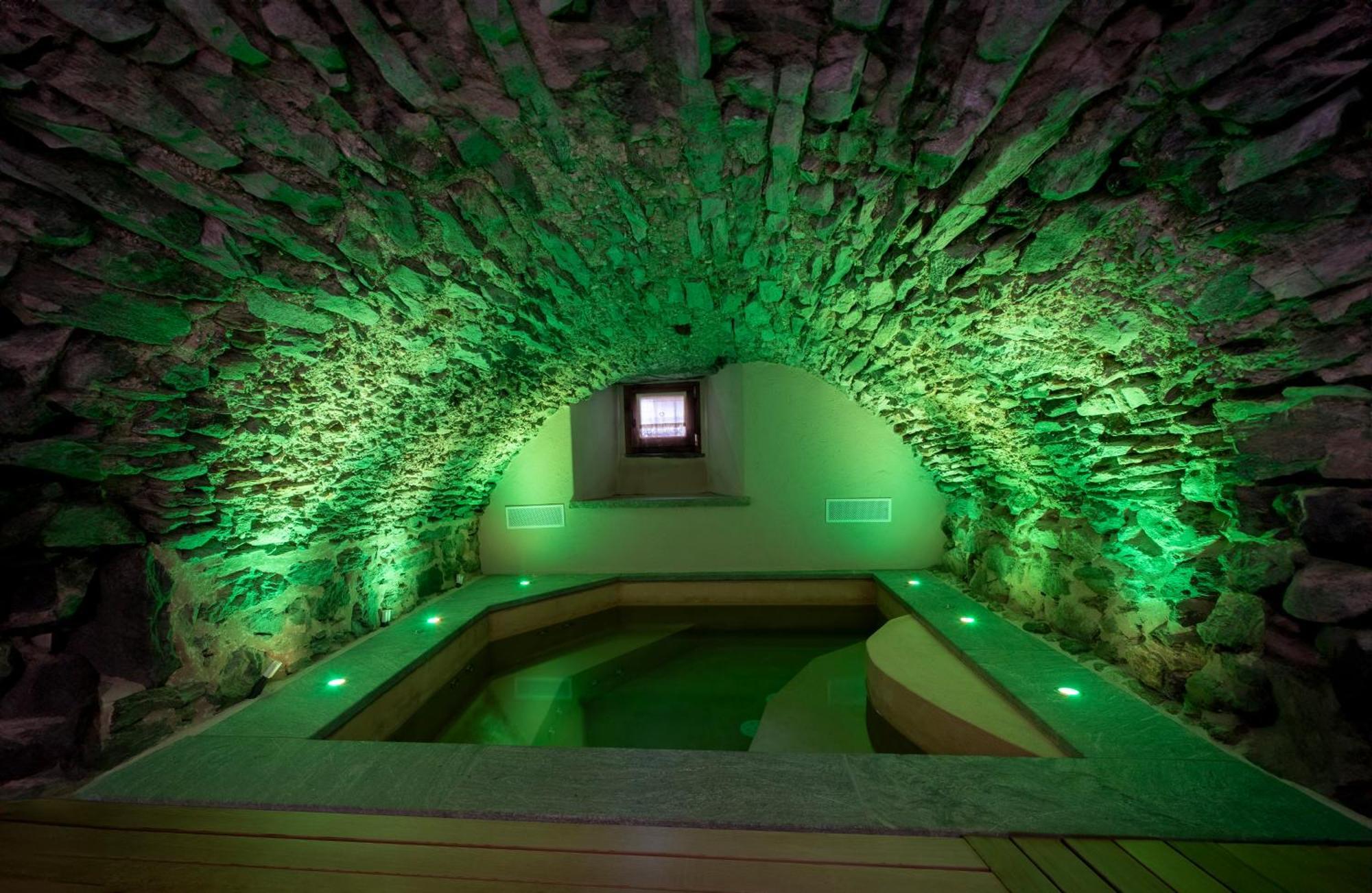 Au Coeur Du Village Chambres D'Hotes & Spa Arnad Exterior photo
